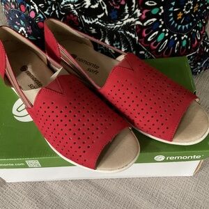 Remonte Soft Peep Toe US Size 10/EU Size 41 Red Suede Loafer
